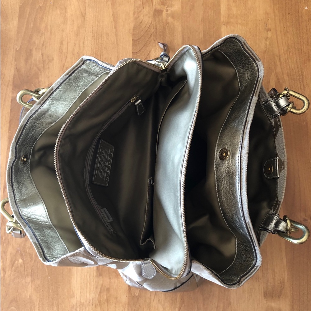 Coach Chelsea Jaden shoulder purse. Gently used. - Picture 3 of 4